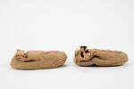 slippers, moccasin, 1999.107.133, Photographed by Andrew Hales, digital, 24 Jul 2017, © Auckland Museum CC BY