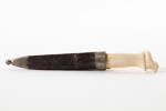 tolle knife in sheath, 1932.233, 732, 17633, M278, Photographed by Jennifer Carol, digital, 19 Mar 2020, © Auckland Museum CC BY