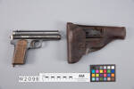 pistol, automatic, 1975.37, W2098, CR 205944, Photographed by Richard NG, digital, 18 Jan 2017, © Auckland Museum CC BY