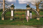 Hokianga Arch of Remembrance, Kohukohu sited at sports field (photo J. Halpin c 1998) - No known copyright restrictions