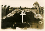 NZ40739 David Handford Hawkes gravesite at Onerahi, Whangarei with mourners. Image kindly provided by Judy Guthrie. Image has no known copyright restrictions.