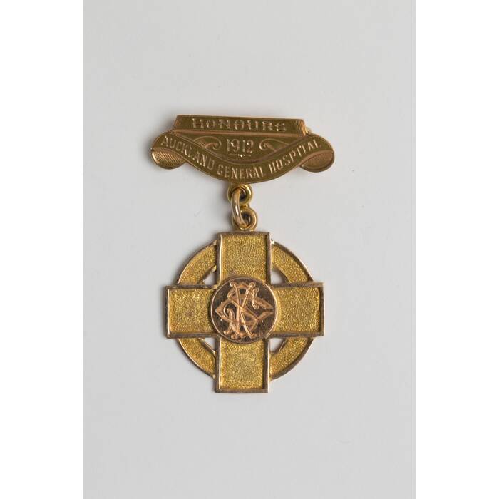 medal, award, 2002.114.2, Photographed by Ben Abdale-Weir, digital, 05 Mar 2017, © Auckland Museum CC BY