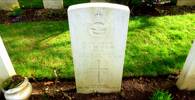 Headstone of Flying Officer Thomas James Michael Nash 55254. Image kindly provided by Alan Taylor (May 2017). Image may be subject to copyright restrictions.