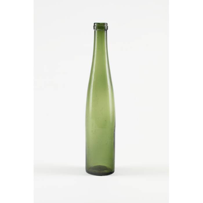 bottle, wine, 1997.80.28, Photographed by Richard Ng, digital, 04 Oct 2018, © Auckland Museum CC BY