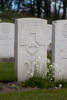 Headstone of Gunner Vere Anderson Osborn (13219). Coxyde Military Cemetery, Koksijde, West-Vlaanderen, Belgium. New Zealand War Graves Trust (BEAX6943). CC BY-NC-ND 4.0.