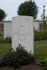 Headstone of Gunner Robert Clark (2/2794). Divisional Cemetery, Ieper, West-Vlaanderen, Belgium. New Zealand War Graves Trust (BEAZ1260). CC BY-NC-ND 4.0.