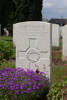Headstone of Private Harold Ernest Maberly (39843). Nine Elms British Cemetery, Poperinge, West-Vlaanderen, Belgium. New Zealand War Graves Trust (BEDA9571). CC BY-NC-ND 4.0.