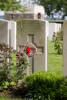 Headstone of Rifleman Albert James McPeak (23417). Kandahar Farm Cemetery, Heuvelland, West-Vlaanderen, Belgium. New Zealand War Graves Trust (BEBW1324). CC BY-NC-ND 4.0.
