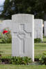 Headstone of Private John Davis (8/561). St Quentin Cabaret Military Cemetery, Heuvelland, West-Vlaanderen, Belgium. New Zealand War Graves Trust (BEEA2447). CC BY-NC-ND 4.0.