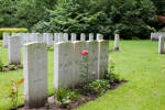 Headstone of Rifleman Robert Mawhinney (23/498). Ploegsteert Wood Military Cemetery, Comines-Warneton, Hainaut, Belgium. New Zealand War Graves Trust (BEDI1534). CC BY-NC-ND 4.0.