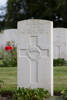Headstone of Private John Davis (8/561). St Quentin Cabaret Military Cemetery, Heuvelland, West-Vlaanderen, Belgium. New Zealand War Graves Trust (BEEA2451). CC BY-NC-ND 4.0.