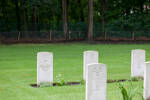 Headstone of Sergeant Lindsay Douglas Anderson (391321). Adegem Canadian War Cemetery, Belgium. New Zealand War Graves Trust (BEAA0547). CC BY-NC-ND 4.0.
