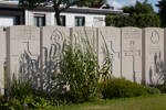Headstone of Gunner Lindsay Brown (10564). Duhallow A.D.S Cemetery, Ieper, West-Vlaanderen, Belgium. New Zealand War Graves Trust (BEBE1641). CC BY-NC-ND 4.0.