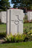 Headstone of Lance Corporal Robert Wotherspoon Dick (811726). Cite Bonjean Military Cemetery, France. New Zealand War Graves Trust (FREB7682). CC BY-NC-ND 4.0.