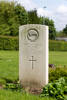Headstone of Pilot Officer Thomas Tristram Fox (411392). Longuenesse (St. Omer) Souvenir Cemetery, France. New Zealand War Graves Trust (FRKD3329). CC BY-NC-ND 4.0.