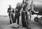 Four Air Transport Auxiliary pilots standing in front of an Anson. Betty Black 2nd from Right. Image kindly provided by Air Force Museum of New Zealand, MUS9508130. CC BY-NC-3.0.