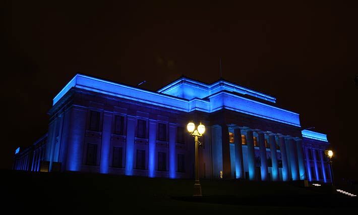 Auckland Museum lit in remembrance