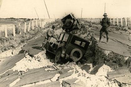 Earthquake fissures
